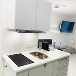 Linda Home By Railway Station , Airport In City Centre