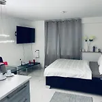 Linda Home By Railway Station , Airport In City Centre