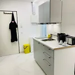 Linda Home By Railway Station , Airport In City Centre